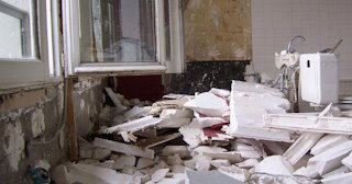 Демонтаж хрущевки в Пушкине - удаление старых полов и стен по выгодной цене от 1746 рублей.